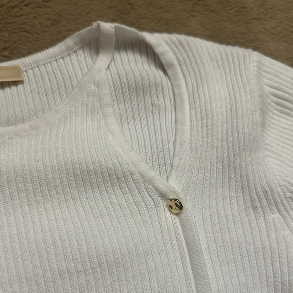 Cute White Ribbed Button-Detail Top - Picture 4 of 10